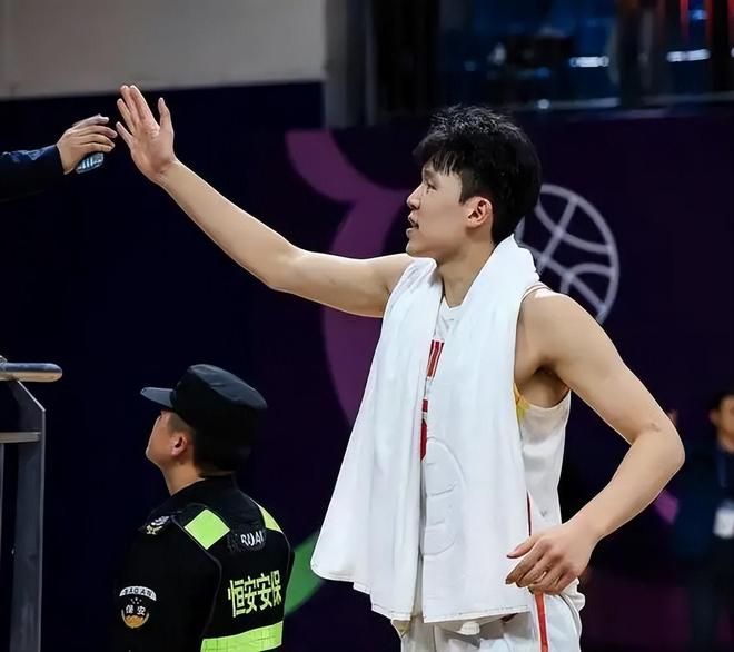 点出其主要问题 速度匹配不上现代篮球人生就是搏杨瀚森将参加特训 ！王治郅(图6)